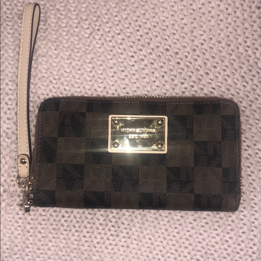 Michael Kors Wristlet